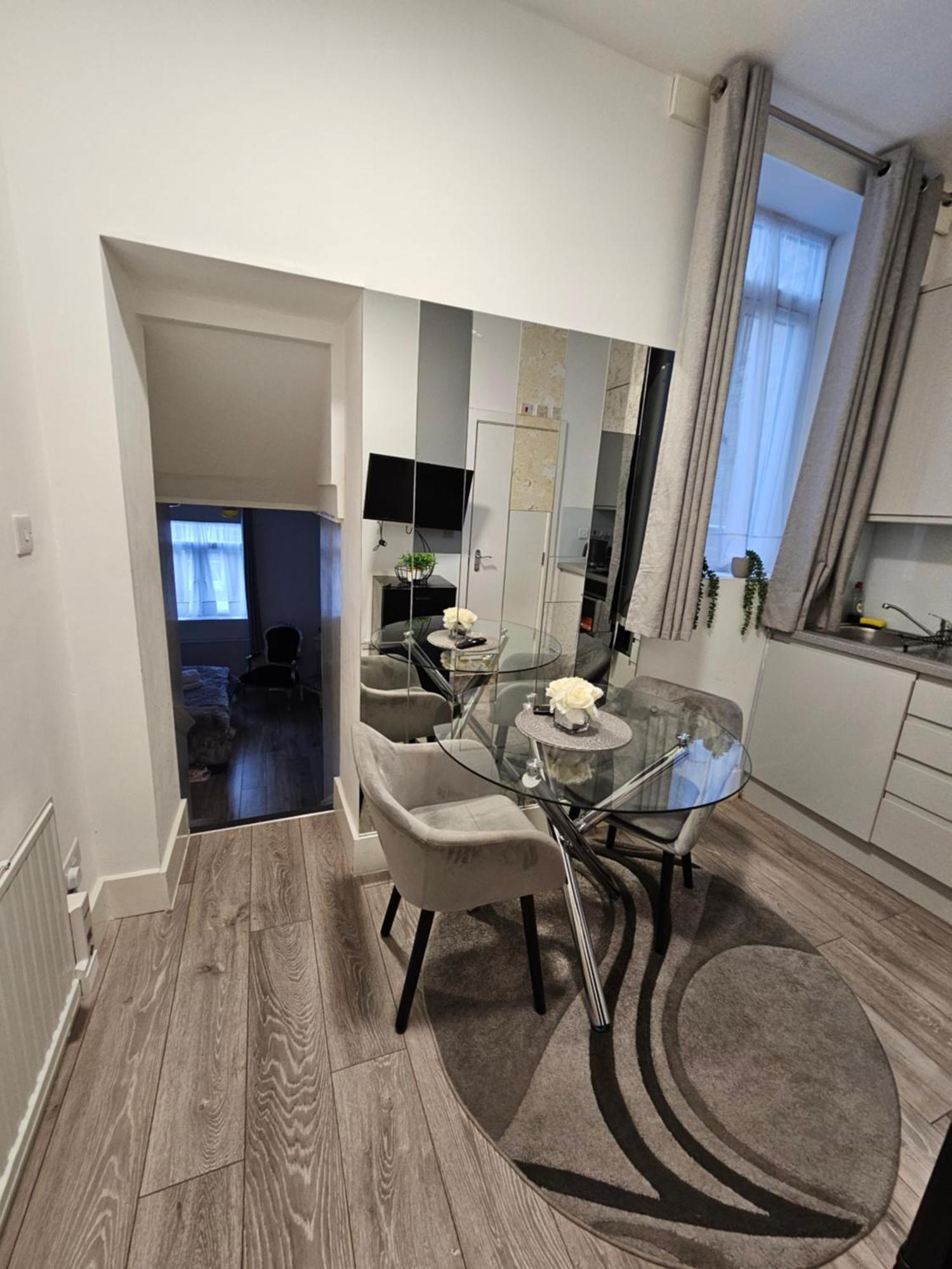 לונדון Large Studio Apartment 30 Mins To Oxford Street מראה חיצוני תמונה